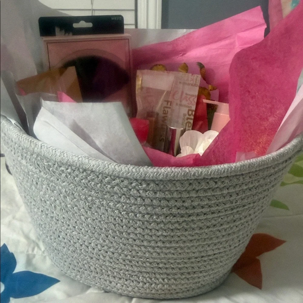 Makeup Gift Set with Pink and White Accents. Over 200$ in ultra products
